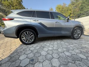 Toyota Highlander 4